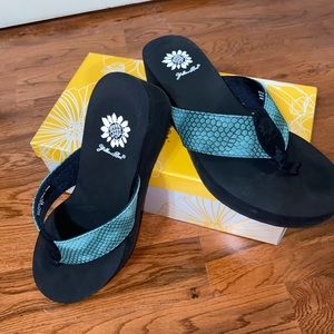 NWB YELLOWBOX FLIP FLOPS